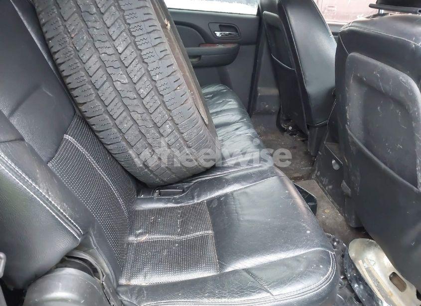 Photo 8 of 2010 Chevrolet Suburban 1500 LS (VIN 1GNUKHE37AR203811)