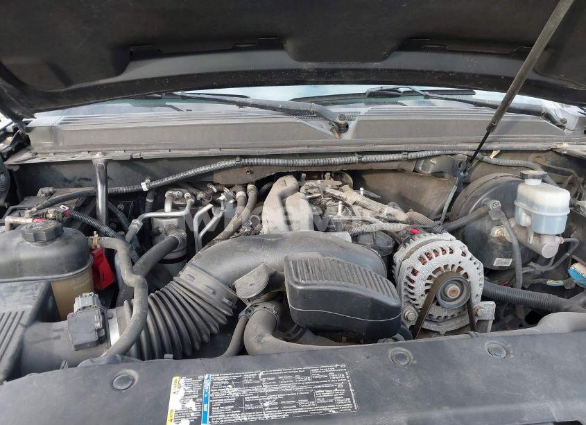 Photo 10 of 2010 Chevrolet Suburban 1500 LS (VIN 1GNUKHE38AR190423)