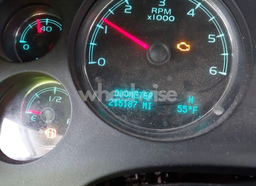 Photo 15 of 2010 Chevrolet Suburban 1500 LS (VIN 1GNUKHE38AR190423)