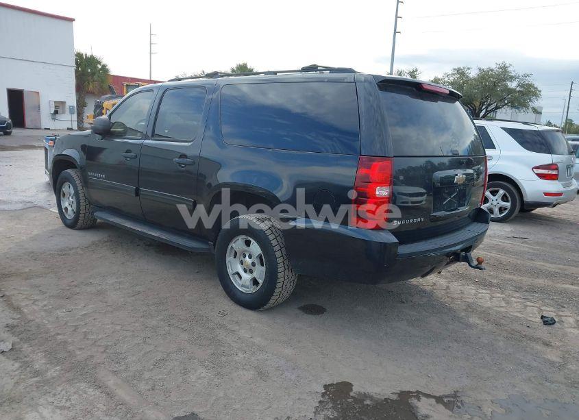 Photo 3 of 2010 Chevrolet Suburban 1500 LS (VIN 1GNUKHE38AR190423)