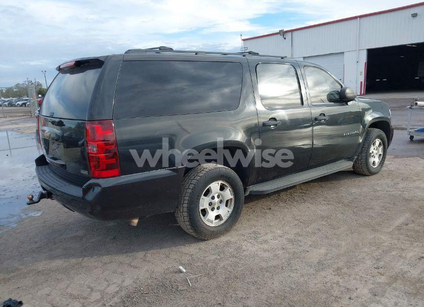 Photo 4 of 2010 Chevrolet Suburban 1500 LS (VIN 1GNUKHE38AR190423)