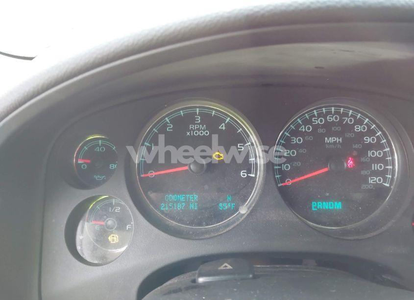 Photo 7 of 2010 Chevrolet Suburban 1500 LS (VIN 1GNUKHE38AR190423)