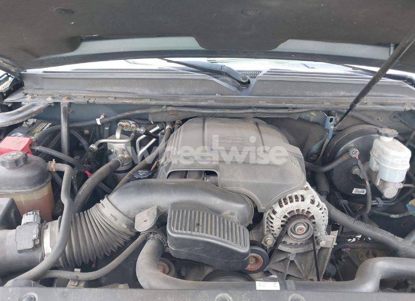 Photo 10 of 2010 Chevrolet Suburban 1500 LS (VIN 1GNUKHE38AR221668)