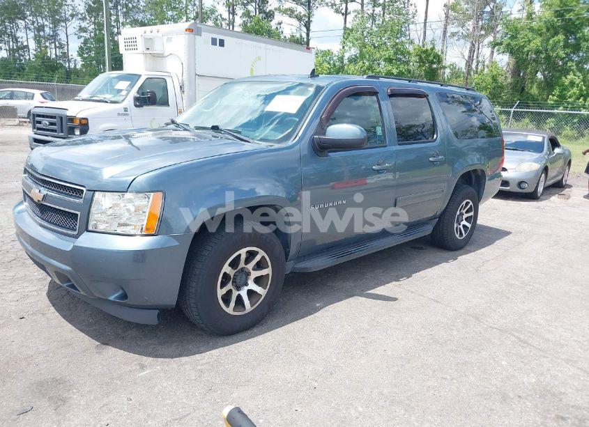 Photo 2 of 2010 Chevrolet Suburban 1500 LS (VIN 1GNUKHE38AR221668)