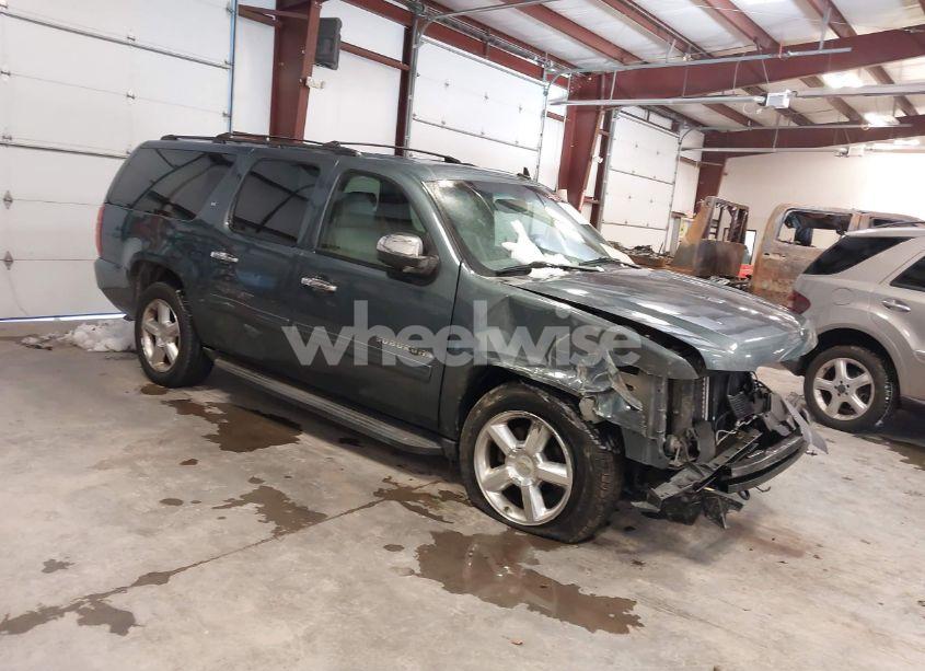 2010 Chevrolet Suburban 1500 LT1 (VIN 1GNUKJE30AR281242) main photo