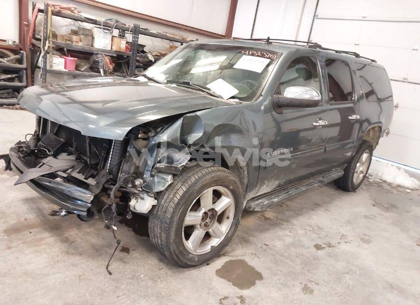 Photo 2 of 2010 Chevrolet Suburban 1500 LT1 (VIN 1GNUKJE30AR281242)