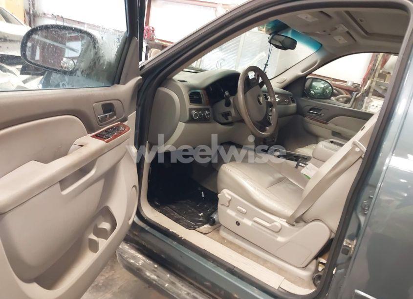 Photo 5 of 2010 Chevrolet Suburban 1500 LT1 (VIN 1GNUKJE30AR281242)