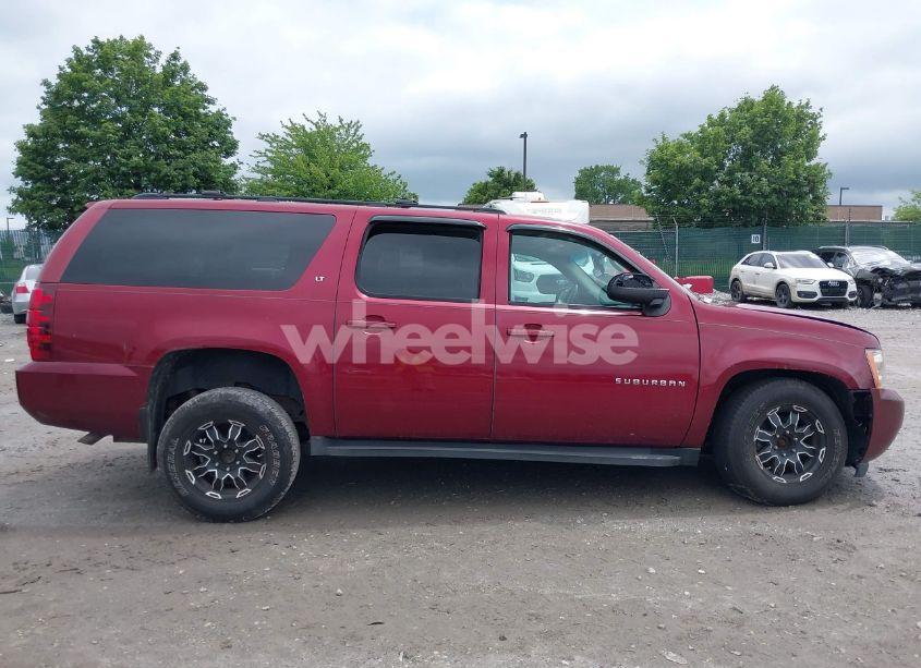 Photo 12 of 2010 Chevrolet Suburban 1500 LT1 (VIN 1GNUKJE31AR129860)