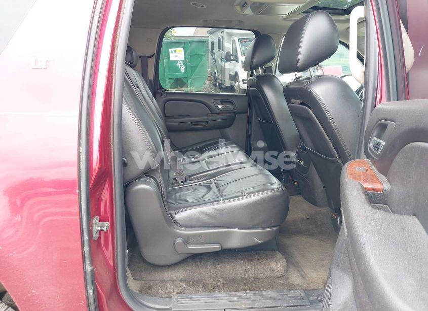 Photo 8 of 2010 Chevrolet Suburban 1500 LT1 (VIN 1GNUKJE31AR129860)