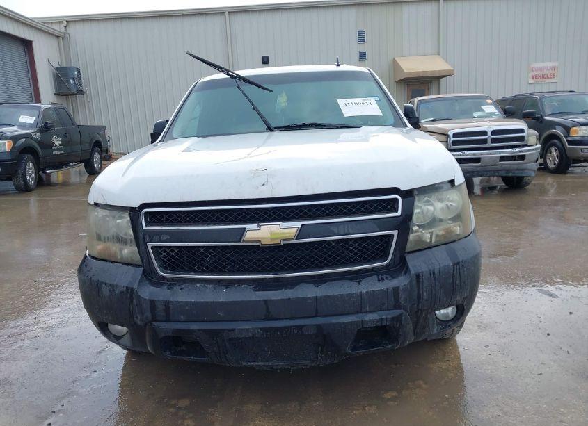 Photo 12 of 2010 Chevrolet Suburban 1500 LT1 (VIN 1GNUKJE33AR127575)