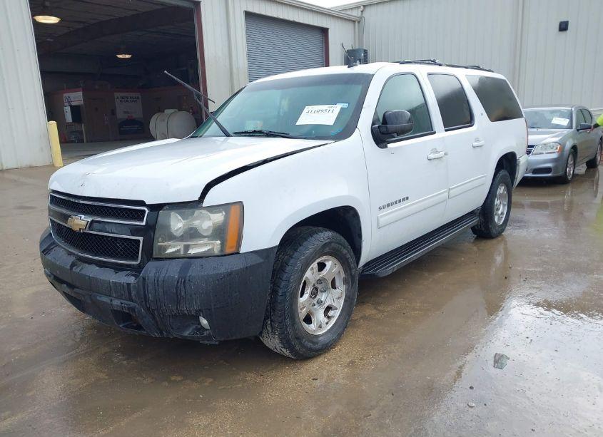 Photo 2 of 2010 Chevrolet Suburban 1500 LT1 (VIN 1GNUKJE33AR127575)