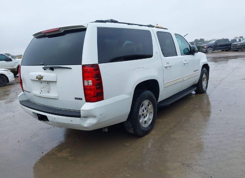Photo 4 of 2010 Chevrolet Suburban 1500 LT1 (VIN 1GNUKJE33AR127575)
