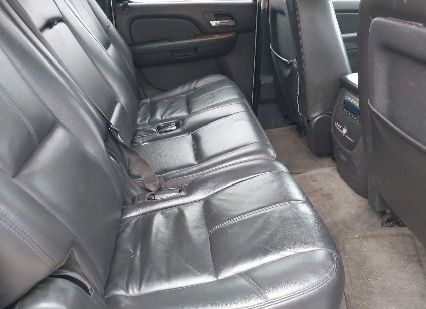 Photo 8 of 2010 Chevrolet Suburban 1500 LT1 (VIN 1GNUKJE33AR127575)