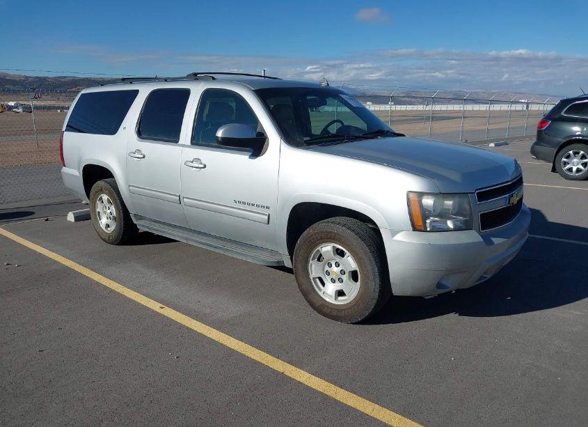 2010 Chevrolet Suburban 1500 LT1 (VIN 1GNUKJE33AR265438) main photo