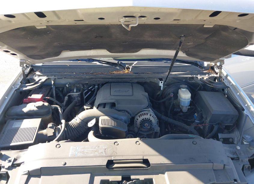 Photo 10 of 2010 Chevrolet Suburban 1500 LT1 (VIN 1GNUKJE33AR265438)