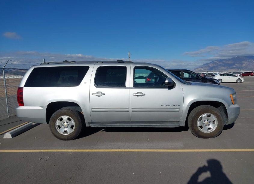 Photo 13 of 2010 Chevrolet Suburban 1500 LT1 (VIN 1GNUKJE33AR265438)
