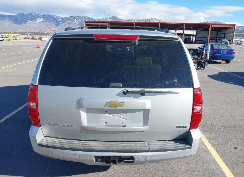 Photo 16 of 2010 Chevrolet Suburban 1500 LT1 (VIN 1GNUKJE33AR265438)