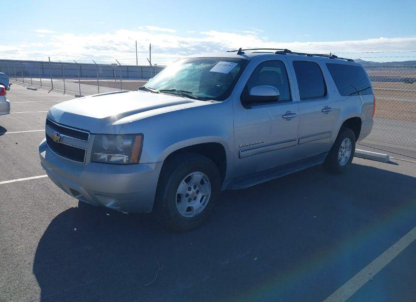 Photo 2 of 2010 Chevrolet Suburban 1500 LT1 (VIN 1GNUKJE33AR265438)