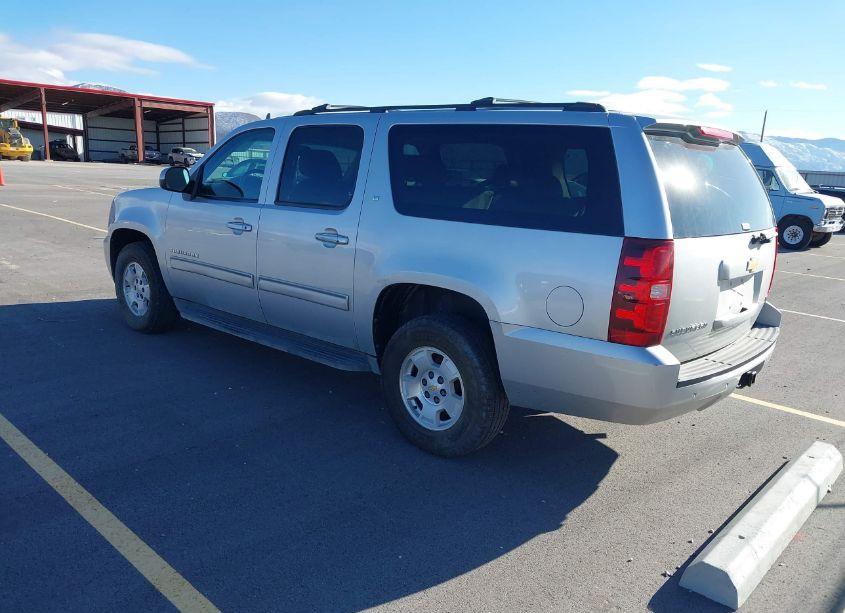 Photo 3 of 2010 Chevrolet Suburban 1500 LT1 (VIN 1GNUKJE33AR265438)