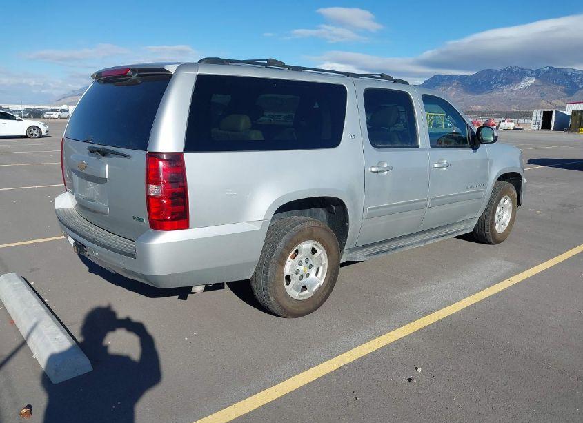 Photo 4 of 2010 Chevrolet Suburban 1500 LT1 (VIN 1GNUKJE33AR265438)