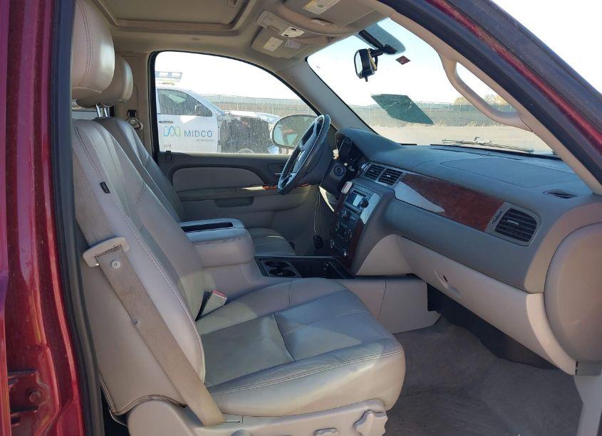 Photo 5 of 2010 Chevrolet Suburban 1500 LT1 (VIN 1GNUKJE35AR279759)