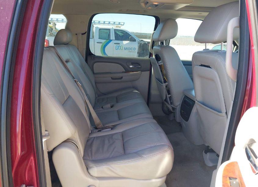 Photo 8 of 2010 Chevrolet Suburban 1500 LT1 (VIN 1GNUKJE35AR279759)