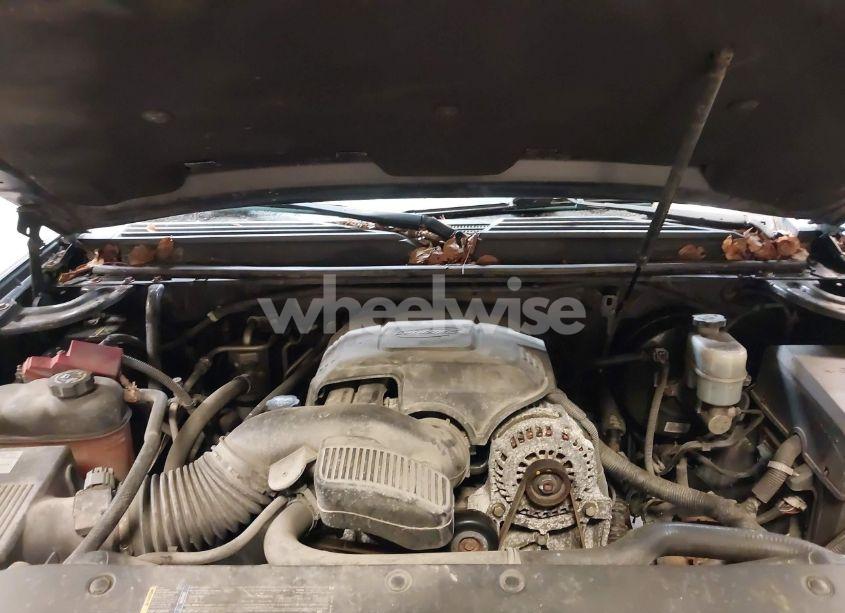 Photo 10 of 2010 Chevrolet Suburban 1500 LT1 (VIN 1GNUKJE36AR139025)