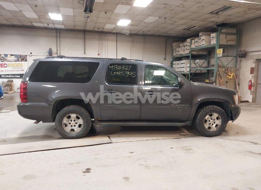 Photo 13 of 2010 Chevrolet Suburban 1500 LT1 (VIN 1GNUKJE36AR139025)