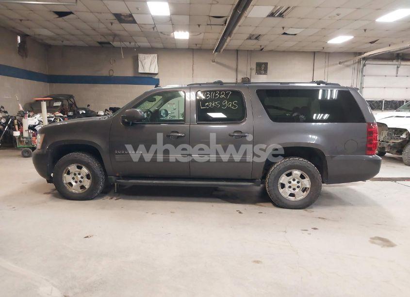 Photo 14 of 2010 Chevrolet Suburban 1500 LT1 (VIN 1GNUKJE36AR139025)