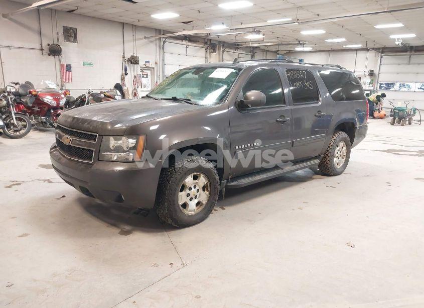 Photo 2 of 2010 Chevrolet Suburban 1500 LT1 (VIN 1GNUKJE36AR139025)