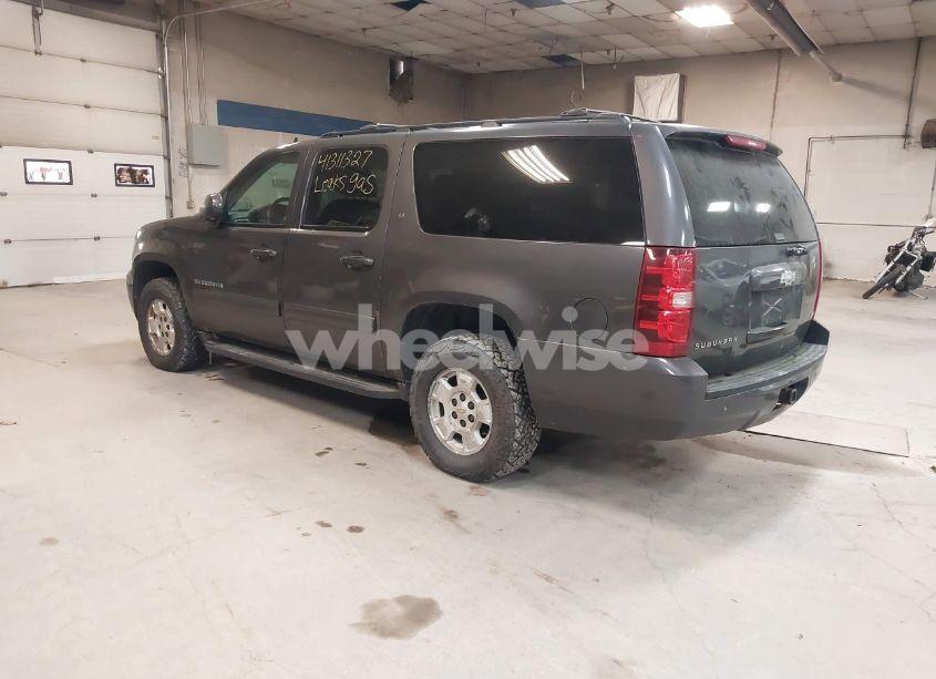 Photo 3 of 2010 Chevrolet Suburban 1500 LT1 (VIN 1GNUKJE36AR139025)