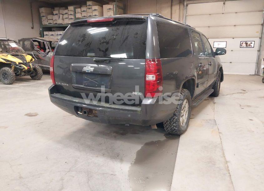 Photo 4 of 2010 Chevrolet Suburban 1500 LT1 (VIN 1GNUKJE36AR139025)