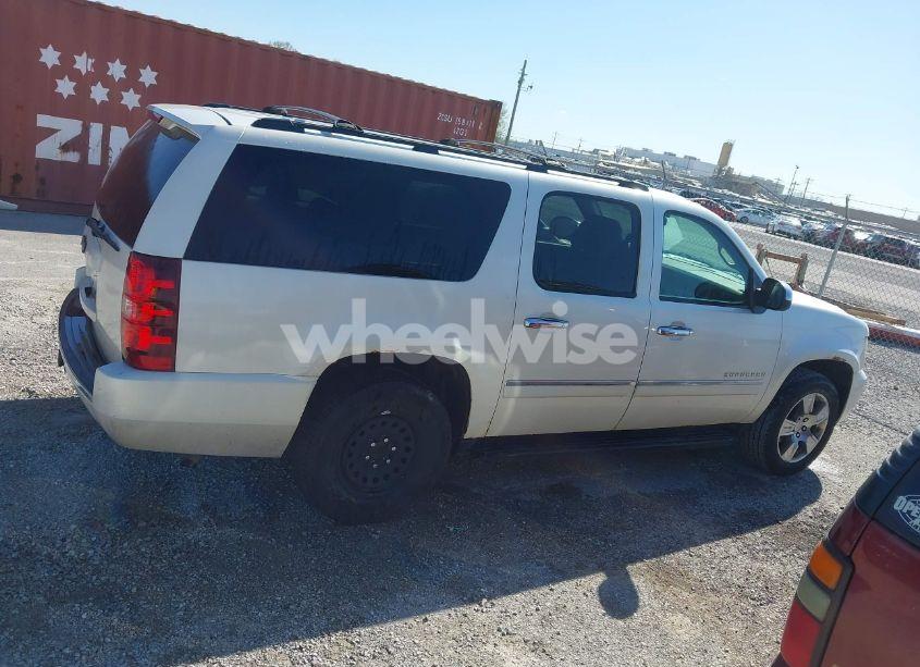 Photo 13 of 2010 Chevrolet Suburban 1500 LTZ (VIN 1GNUKKE30AR100825)