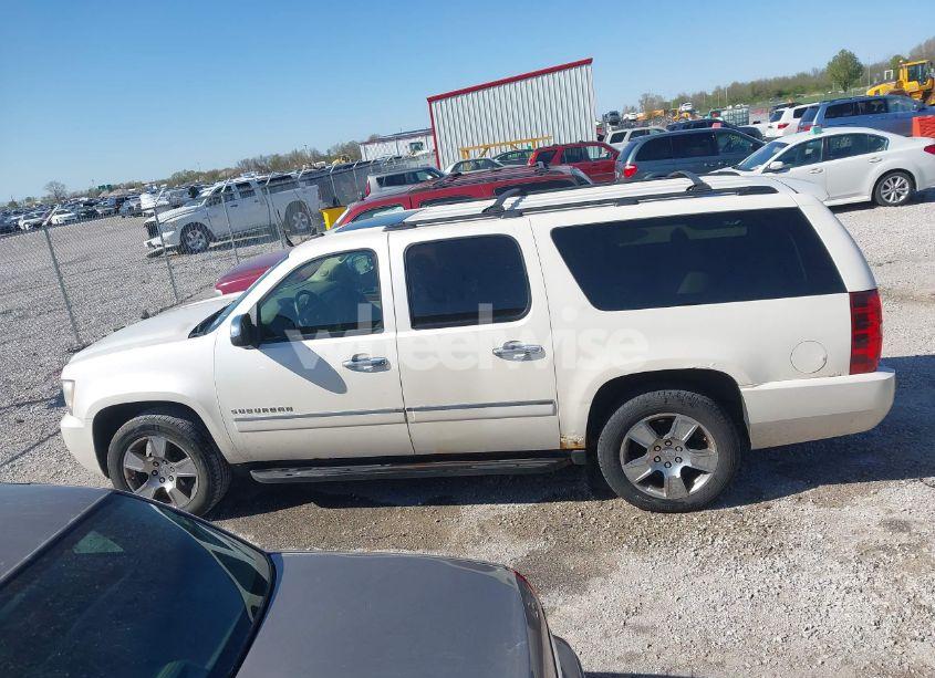 Photo 14 of 2010 Chevrolet Suburban 1500 LTZ (VIN 1GNUKKE30AR100825)