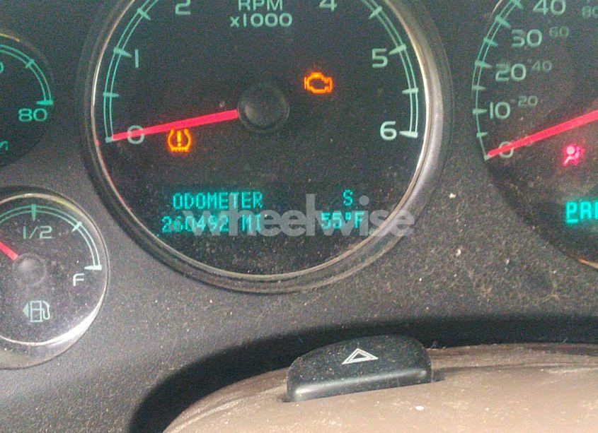 Photo 15 of 2010 Chevrolet Suburban 1500 LTZ (VIN 1GNUKKE30AR100825)