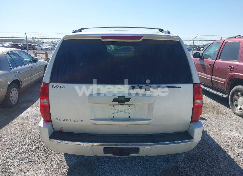 Photo 16 of 2010 Chevrolet Suburban 1500 LTZ (VIN 1GNUKKE30AR100825)