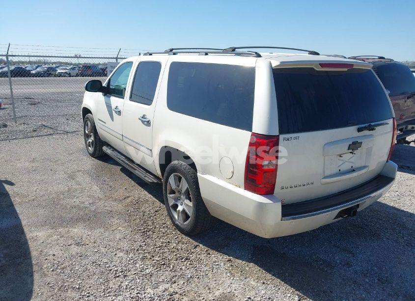 Photo 3 of 2010 Chevrolet Suburban 1500 LTZ (VIN 1GNUKKE30AR100825)