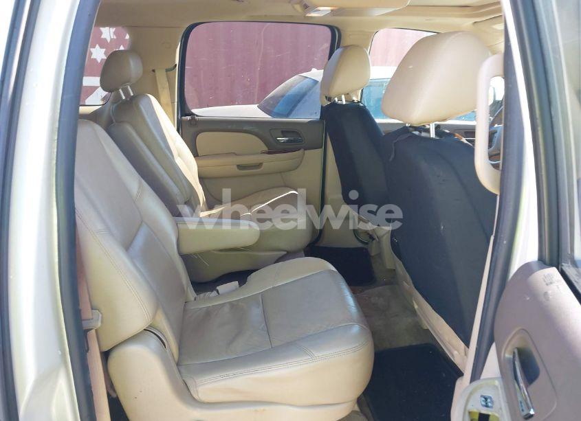 Photo 8 of 2010 Chevrolet Suburban 1500 LTZ (VIN 1GNUKKE30AR100825)