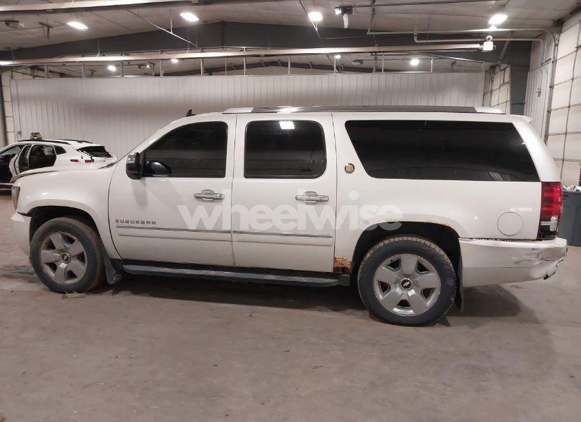 Photo 13 of 2010 Chevrolet Suburban 1500 LTZ (VIN 1GNUKKE31AR290571)