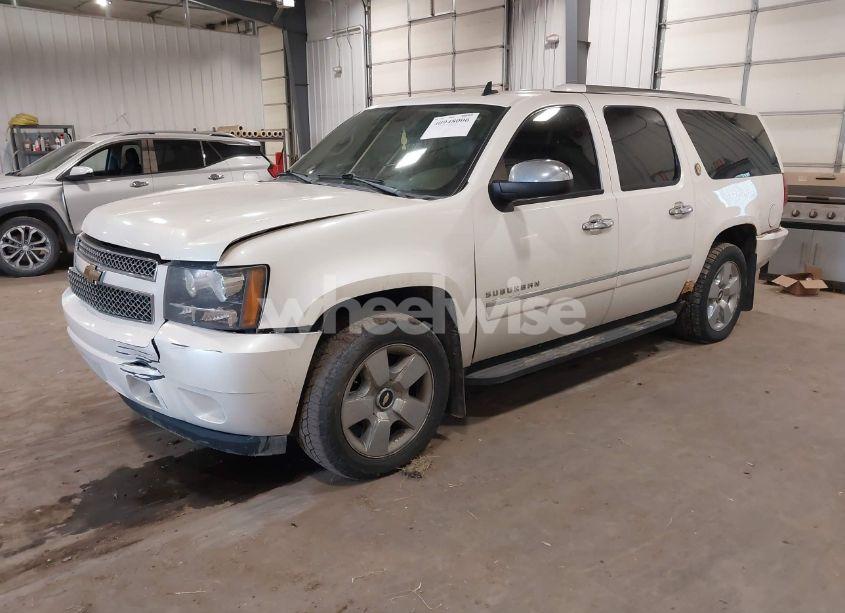 Photo 2 of 2010 Chevrolet Suburban 1500 LTZ (VIN 1GNUKKE31AR290571)