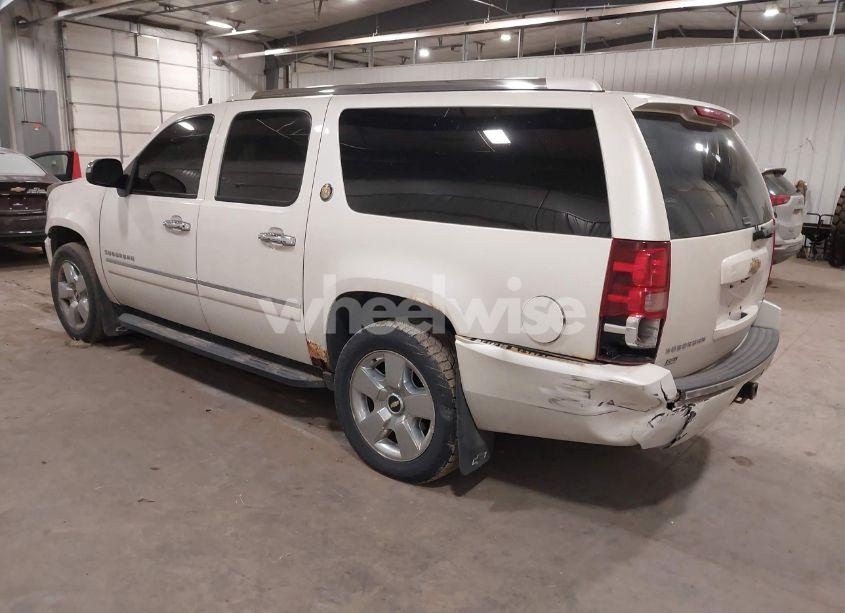 Photo 3 of 2010 Chevrolet Suburban 1500 LTZ (VIN 1GNUKKE31AR290571)