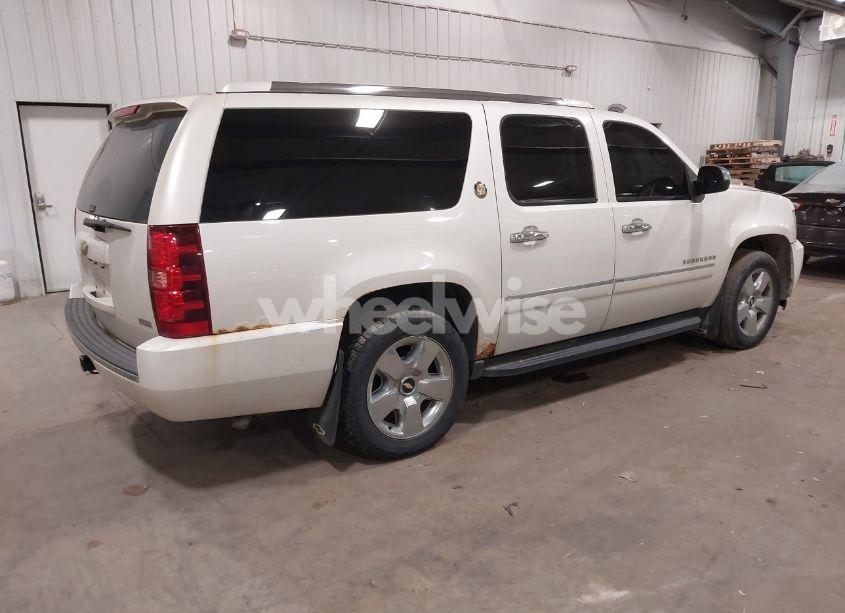Photo 4 of 2010 Chevrolet Suburban 1500 LTZ (VIN 1GNUKKE31AR290571)