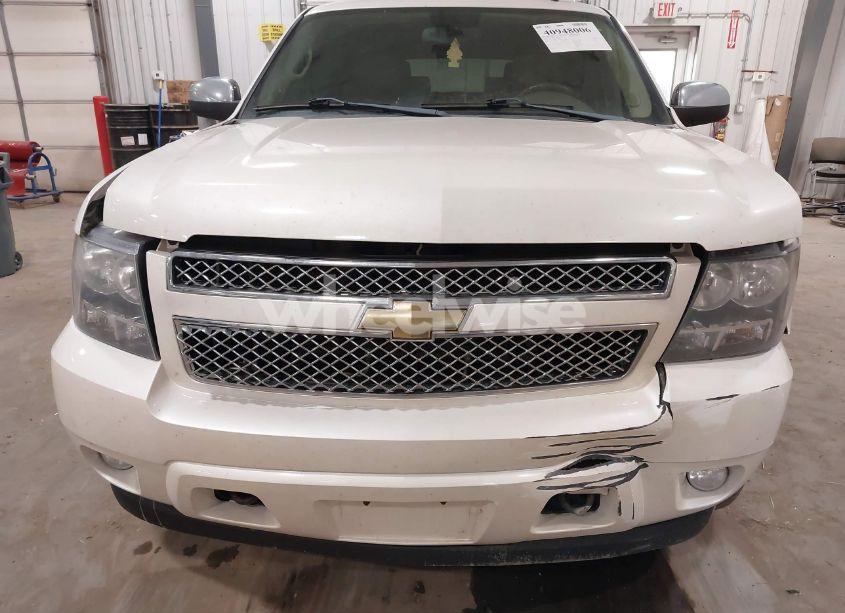 Photo 6 of 2010 Chevrolet Suburban 1500 LTZ (VIN 1GNUKKE31AR290571)