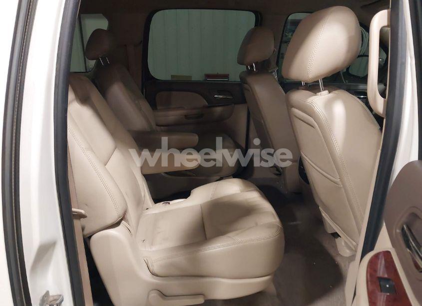 Photo 8 of 2010 Chevrolet Suburban 1500 LTZ (VIN 1GNUKKE31AR290571)