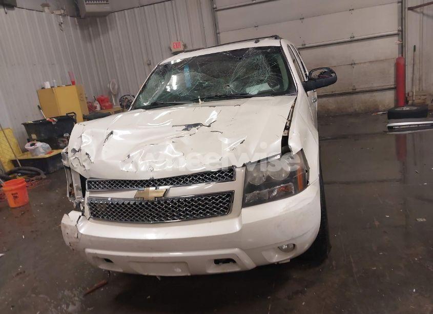 Photo 12 of 2010 Chevrolet Suburban 1500 LTZ (VIN 1GNUKKE32AR271253)