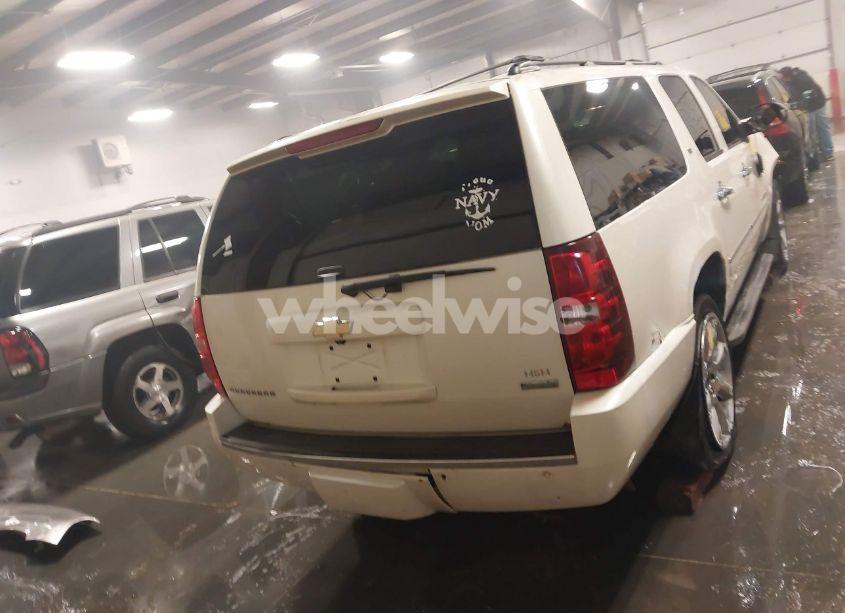 Photo 16 of 2010 Chevrolet Suburban 1500 LTZ (VIN 1GNUKKE32AR271253)