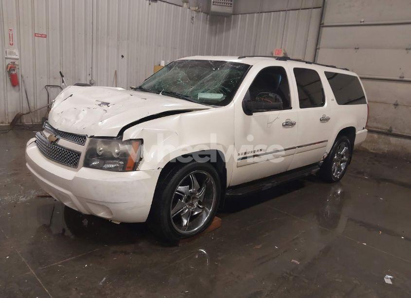 Photo 2 of 2010 Chevrolet Suburban 1500 LTZ (VIN 1GNUKKE32AR271253)