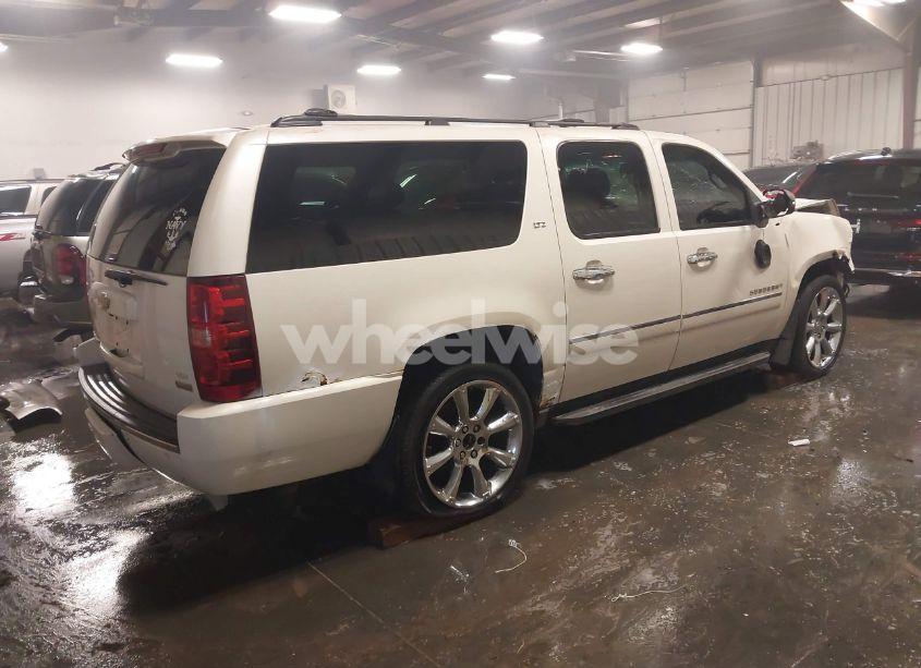 Photo 4 of 2010 Chevrolet Suburban 1500 LTZ (VIN 1GNUKKE32AR271253)