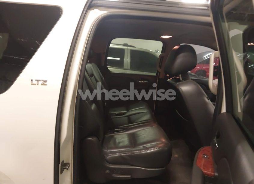 Photo 8 of 2010 Chevrolet Suburban 1500 LTZ (VIN 1GNUKKE32AR271253)