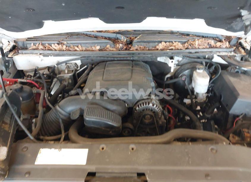 Photo 10 of 2010 Chevrolet Suburban 1500 LTZ (VIN 1GNUKKE35AR173513)